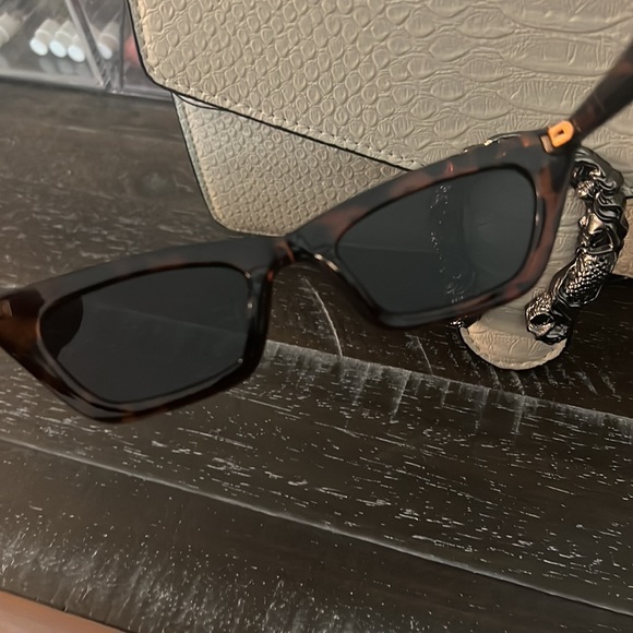 Thin Sunglasses - Picture 5 of 6